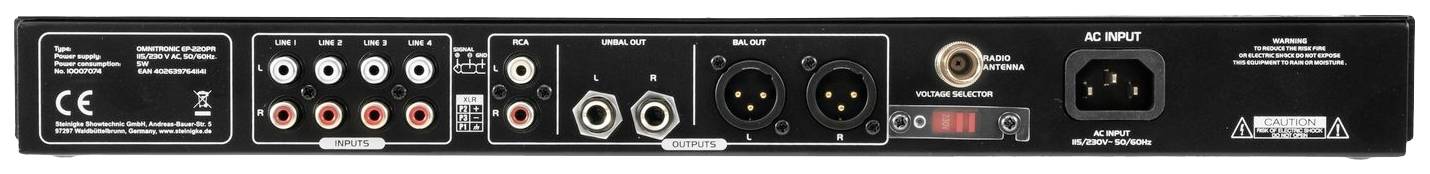 Rückseite eines Audiogeräts mit verschiedenen Ein- und Ausgängen, einschließlich XLR, RCA, und Netzkabelanschluss rechts.