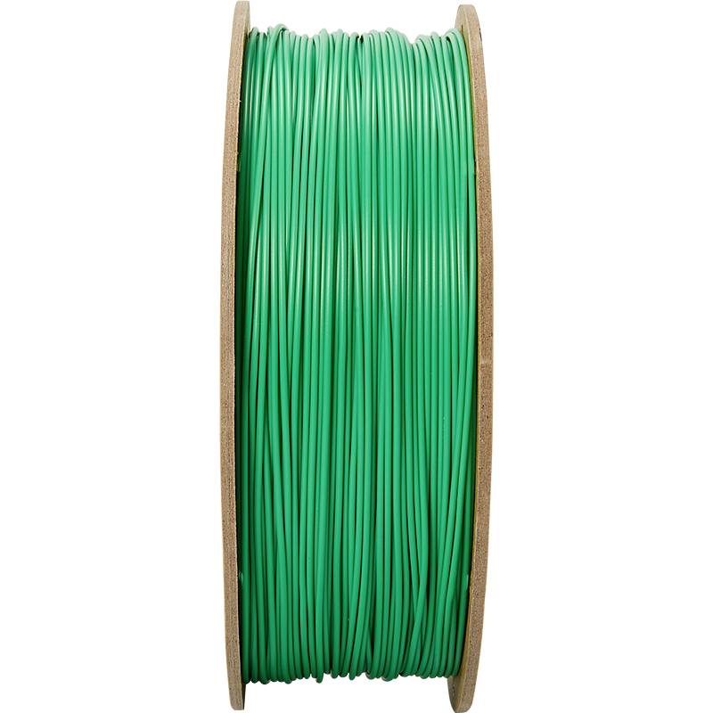 Spule mit grünem Filament für 3D-Drucker vor weißem Hintergrund.