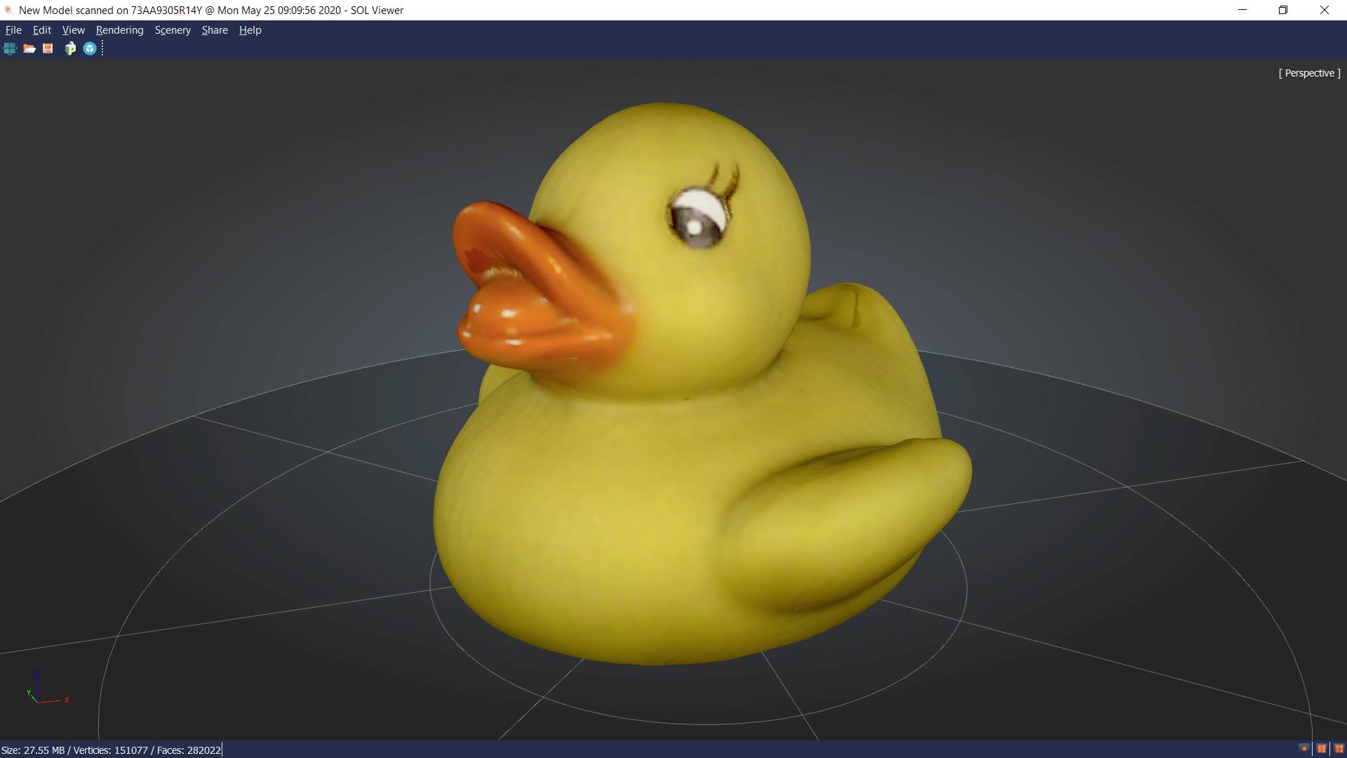 Eine gelbe Gummiente mit orangenem Schnabel auf einer neutralen, grauen Oberfläche. Die Ente blickt leicht nach links.