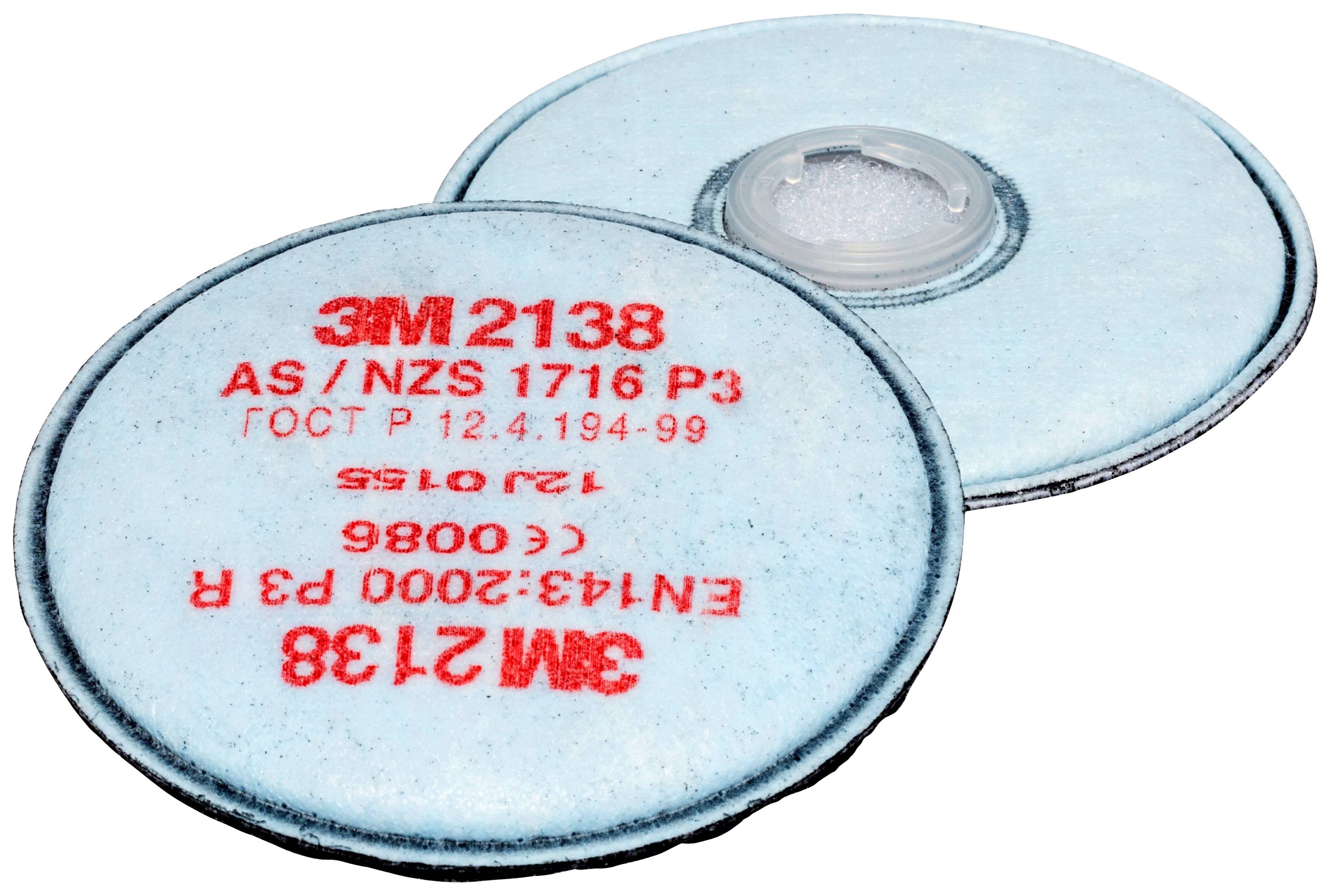 Zwei runde, blaue Atemschutzfilter mit der Aufschrift '3M 2138 AS/NZS 1716 P3'. Einer zeigt die Vorderseite, der andere die Rückseite.