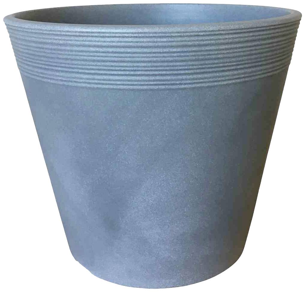 Ein großer, blau-grauer Blumentopf mit geriffeltem Rand.