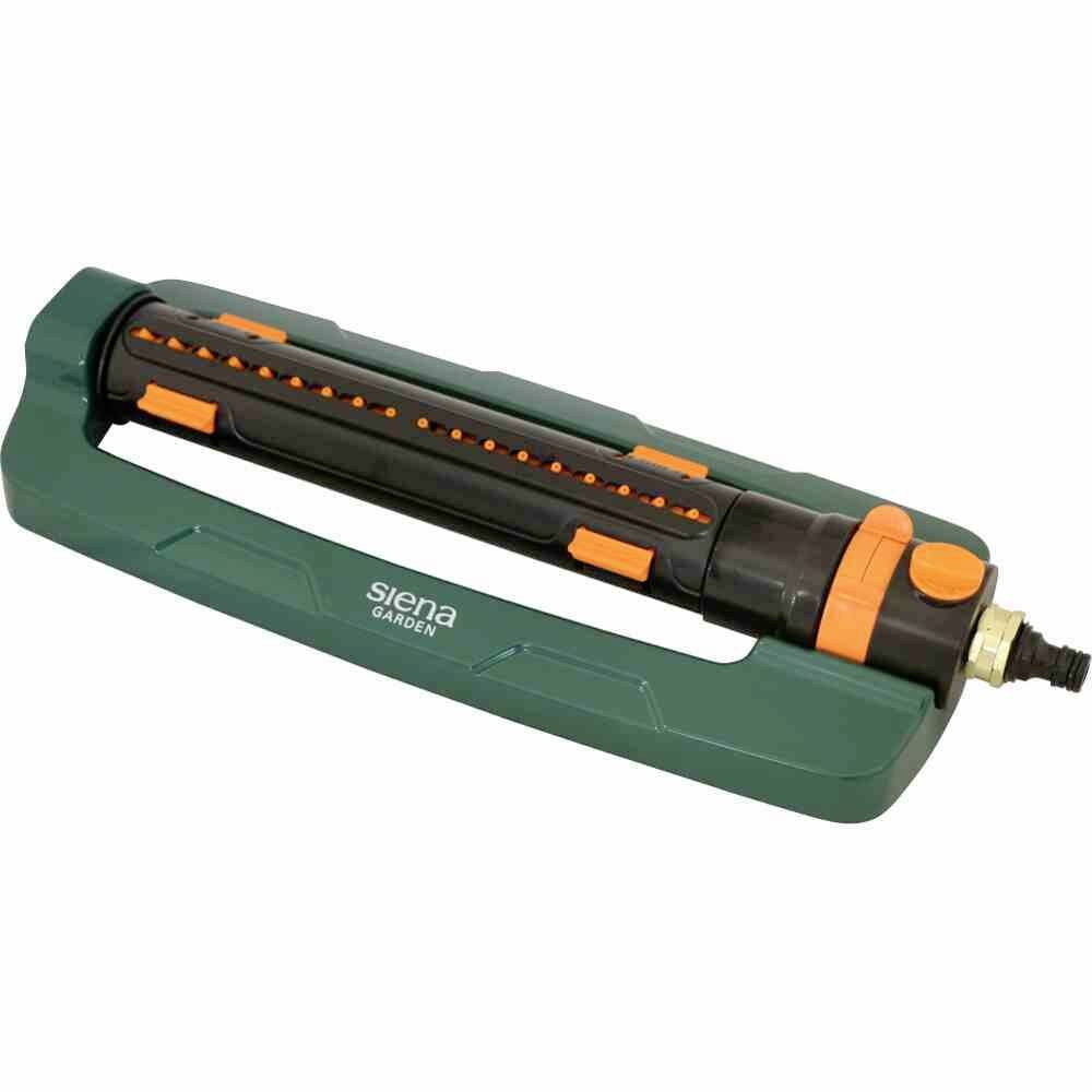 Ein grüner Gartensprinkler mit orangenen Details, geeignet für die gleichmäßige Bewässerung von Rasenflächen.