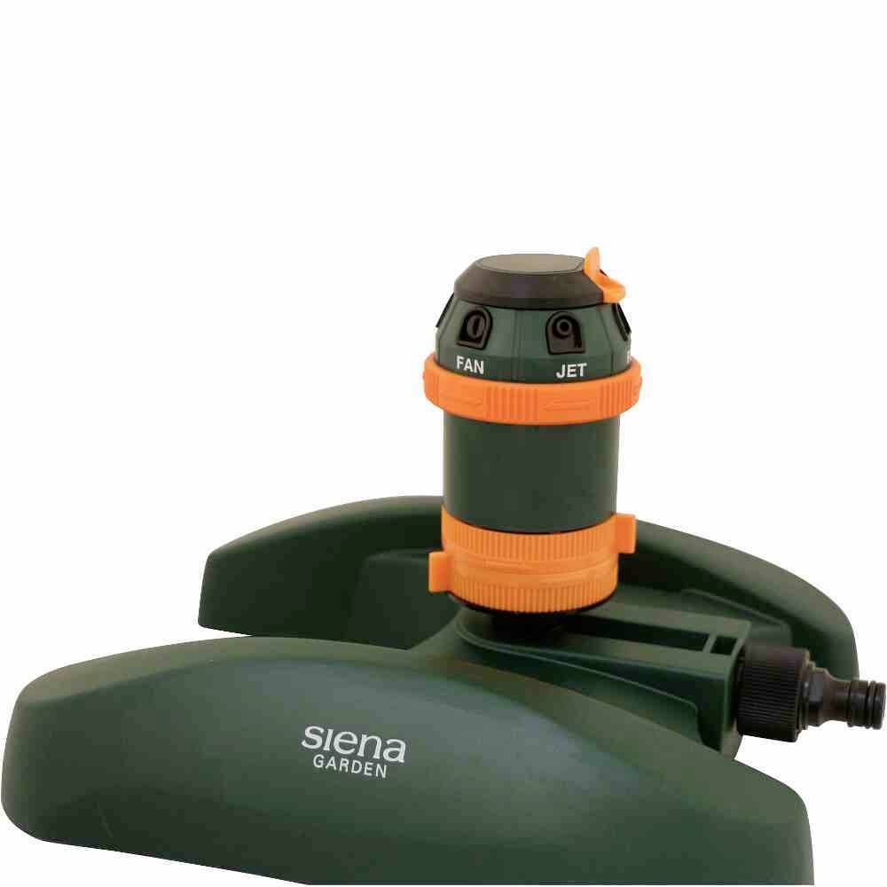 Rasensprenger in Grün und Orange von Siena Garden, zwei Modi: 'Fan' und 'Jet'. Ideal für eine effiziente Gartenbewässerung.
