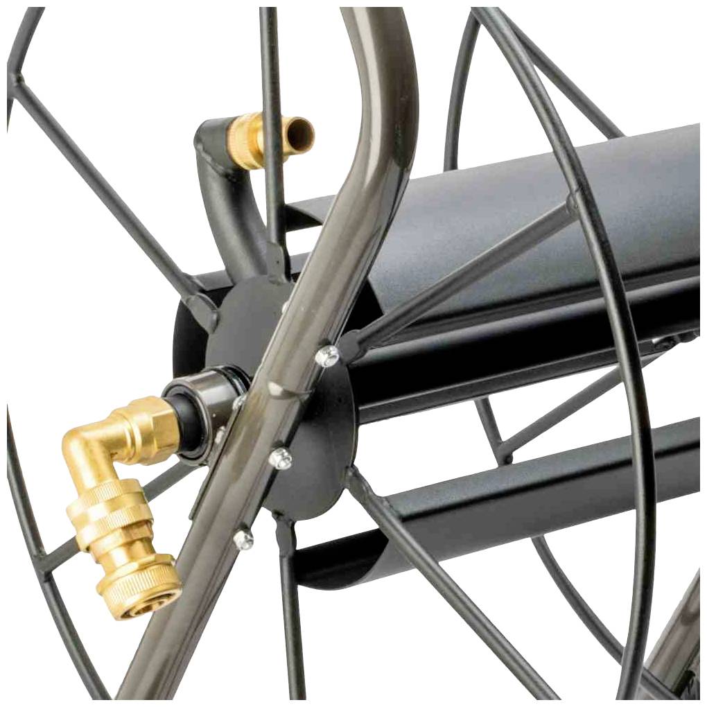 Ein Teil eines Metallgestells mit Rohren und einem gelben Schlauchanschluss, möglicherweise Teil eines Schlauchaufrollers oder Wassersystems.