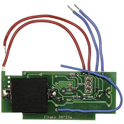 Elektronische Platine mit roten und blauen Kabeln. Sichtbar sind Schaltkreise und elektronische Bauteile auf einer grünen Leiterplatte.