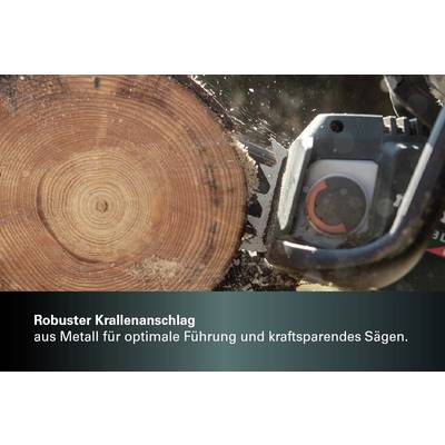 Kettensäge schneidet Baumstamm mit robustem Krallenanschlag aus Metall für präzise Führung und kraftsparendes Sägen.