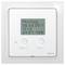 Ein digitales Wandthermostat zeigt 'Montag, 06.03.2017, 15:12, 24.5°C, 40%'. Zwei Tasten 'MODE' und 'SET' sind darunter.