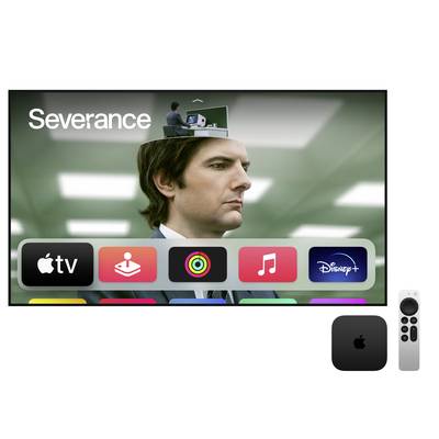 Bild eines Fernsehbildschirms mit dem Apple TV Hauptmenü und der Serie 'Severance' im Vordergrund. Daneben liegt eine Apple TV Fernbedienung.