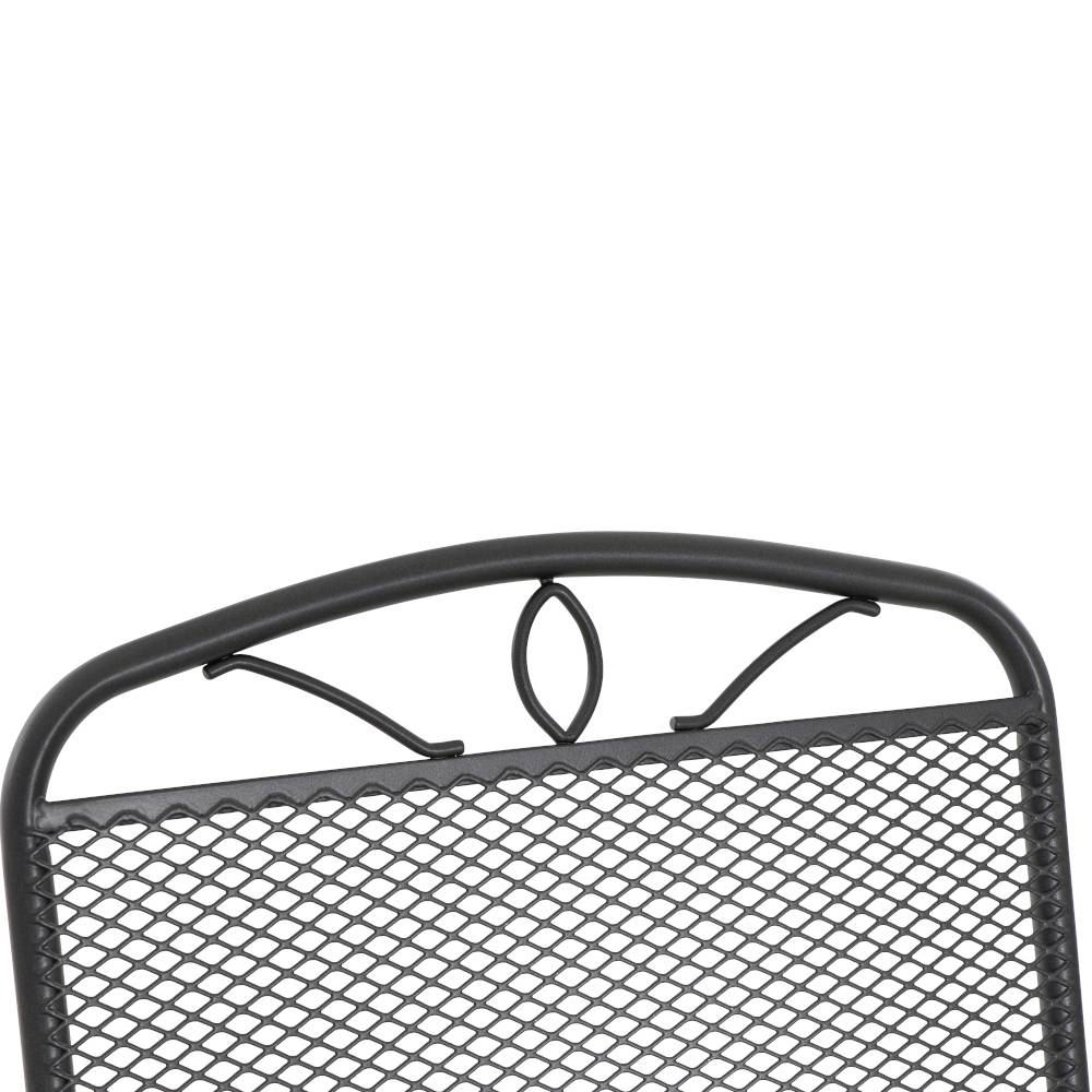 Der obere Teil eines schwarzen Metallstuhl-Rückens mit Gitterdesign und dekorativer Rahmenstruktur im oberen Bereich.