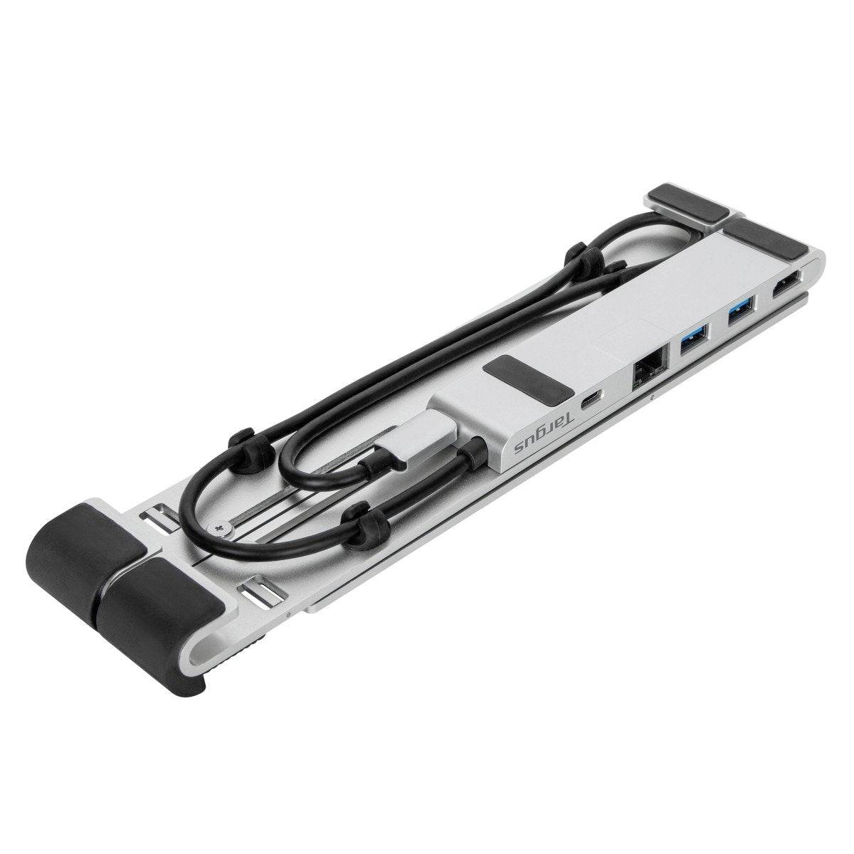 USB-C-Hub von Targus in Silbermetallic mit mehreren Anschlüssen, einschließlich USB 3.0 und HDMI, kompakt und tragbar.