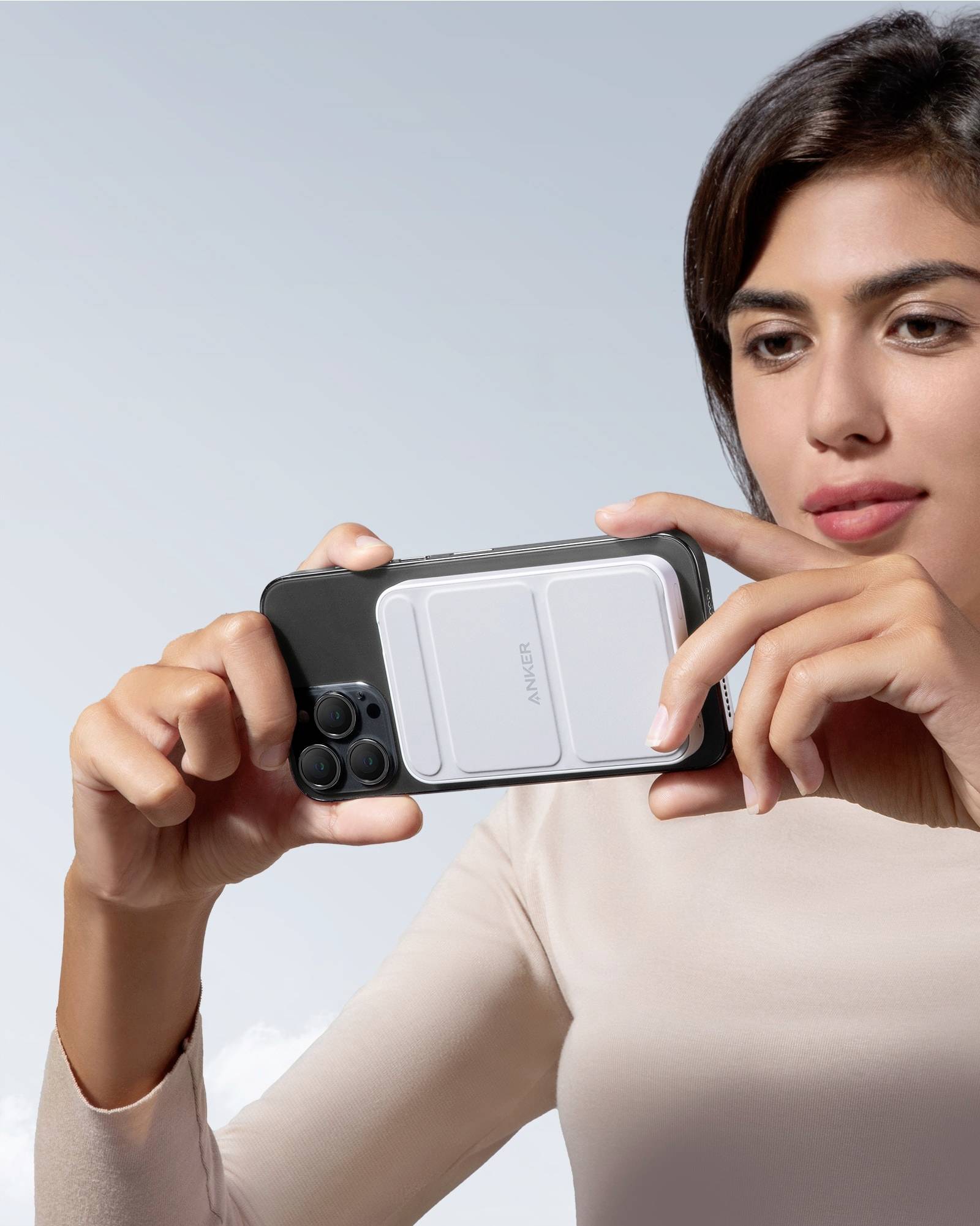 Qi-kompatible Powerbank für die Rückseite des Smartphones