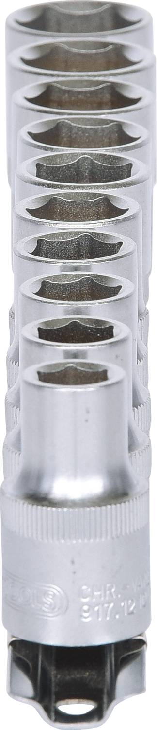 Ein Satz verchromter Steckschlüssel in verschiedenen Größen, von oben betrachtet, zeigt gestaffelte Anordnung zur einfachen Erkennung.