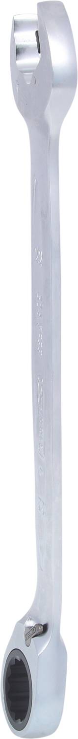 Ein Schraubenschlüssel mit einer offenen und einer Ringschlüsselseite, aus Metall, aufrecht stehend auf weißem Hintergrund.