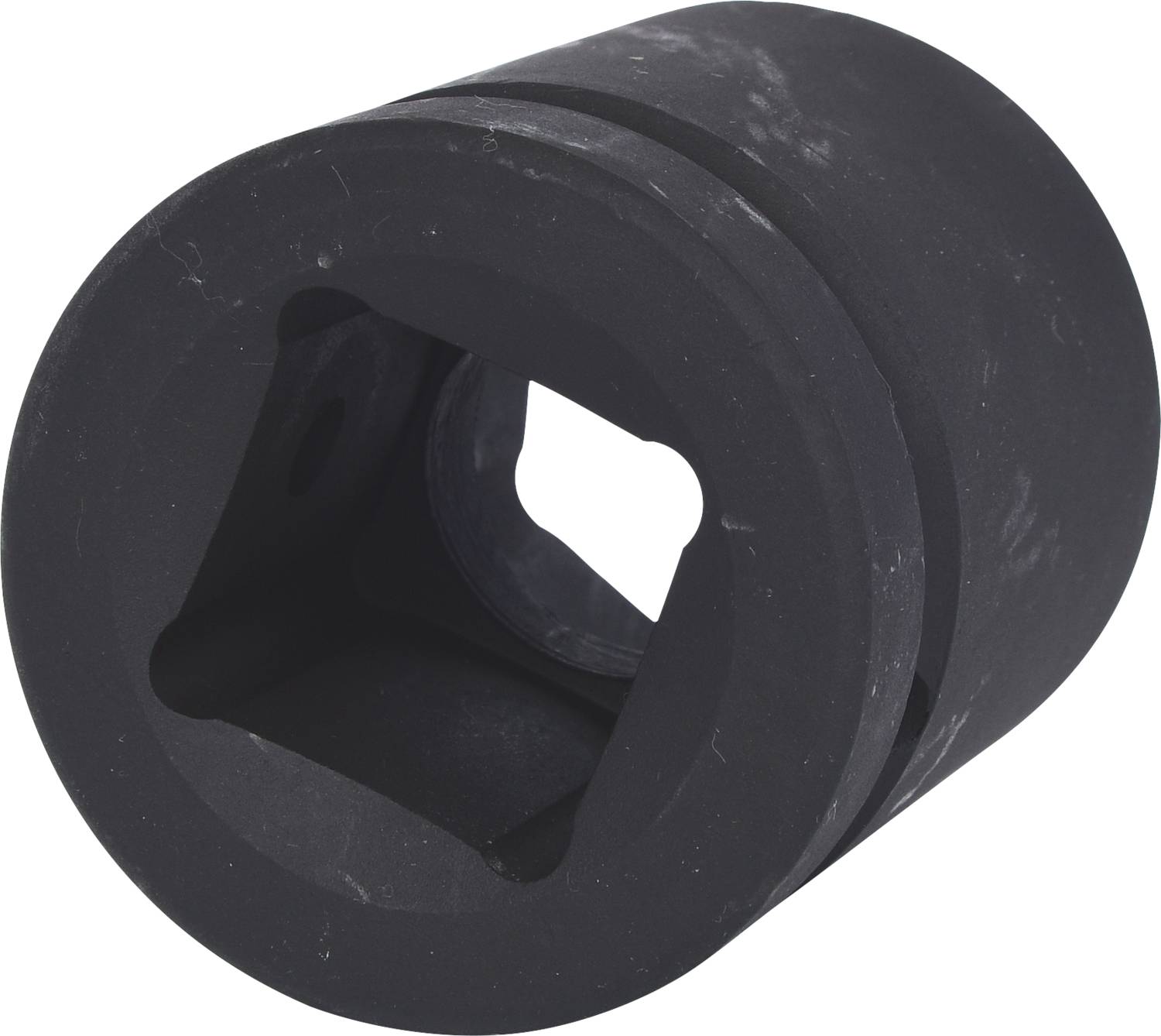 'Schwarze, hohle Zylinderform mit quadratischer Öffnung und glatter Oberfläche.'