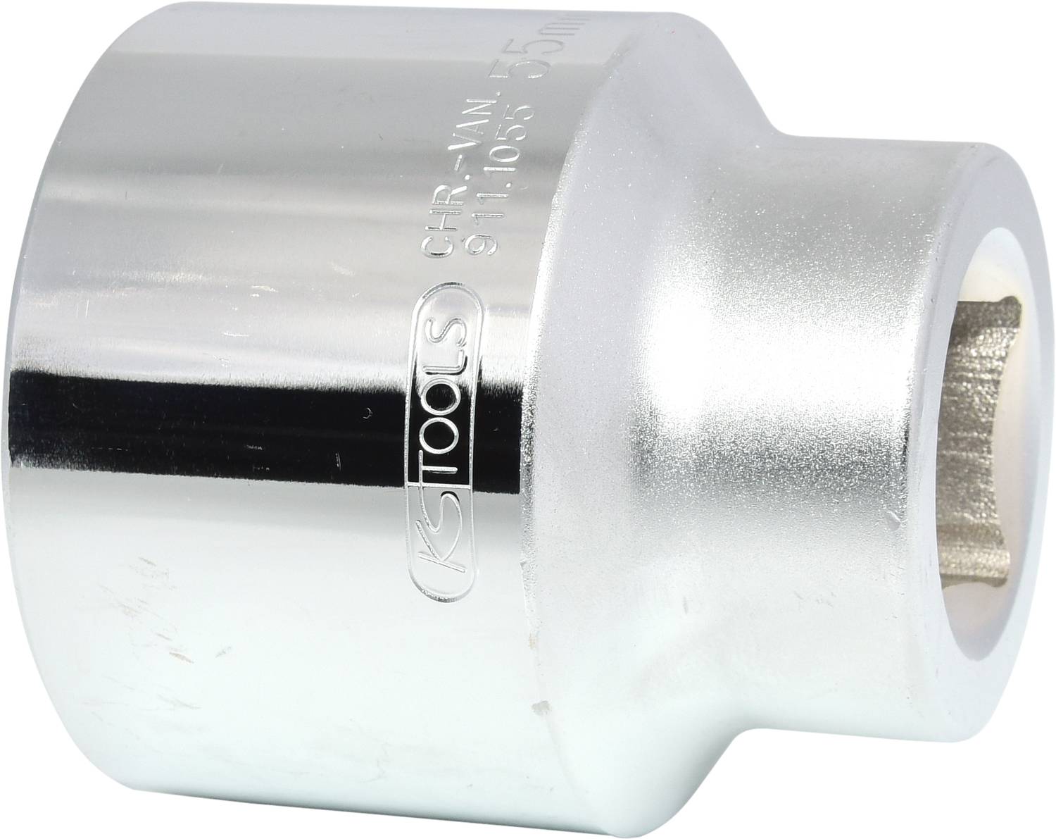 Metallische Stecknuss mit polierter Oberfläche und eingeprägter Beschriftung, die Hersteller- und Größeninformationen zeigt.