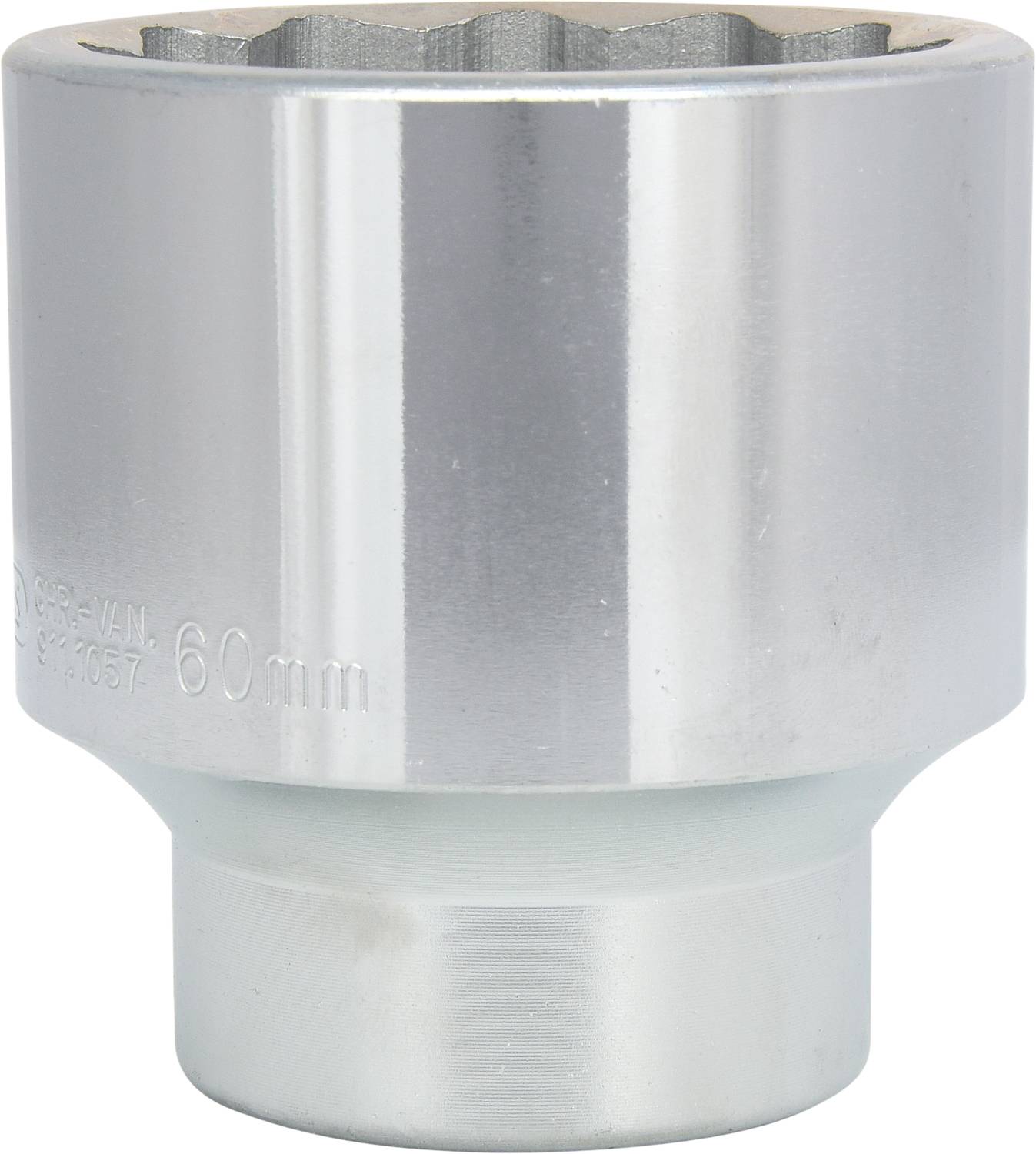 Große silberne Stecknuss mit eingravierter Größe von 60 mm, zylindrische Form, aus Metall, glatte Oberfläche.