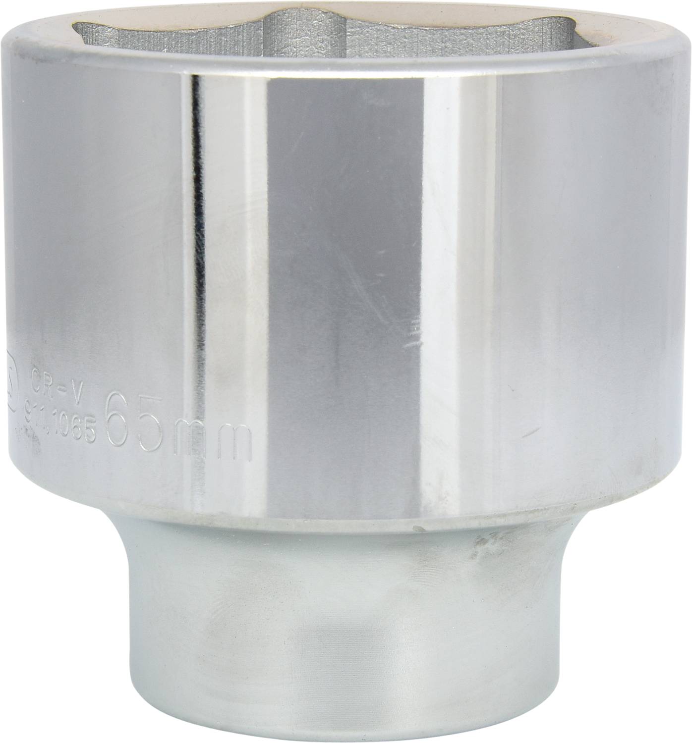Metallische Stecknuss, 65 mm, glänzend, zylindrisch, mit sechseckiger Innenform. Verwendet für Schraubverbindungen, silberfarben.