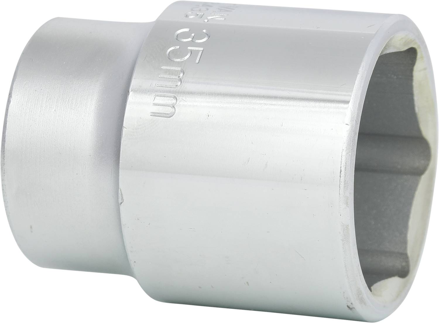 Metallische Stecknuss mit 35 mm Prägung, geeignet für Schraubarbeiten.