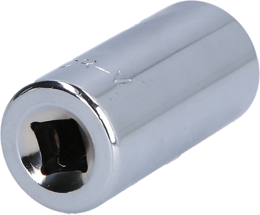 Zylinderförmige, metallische Steckschlüsselbuchse mit quadratischer Öffnung für Ratschen. Hochglänzende Oberfläche.