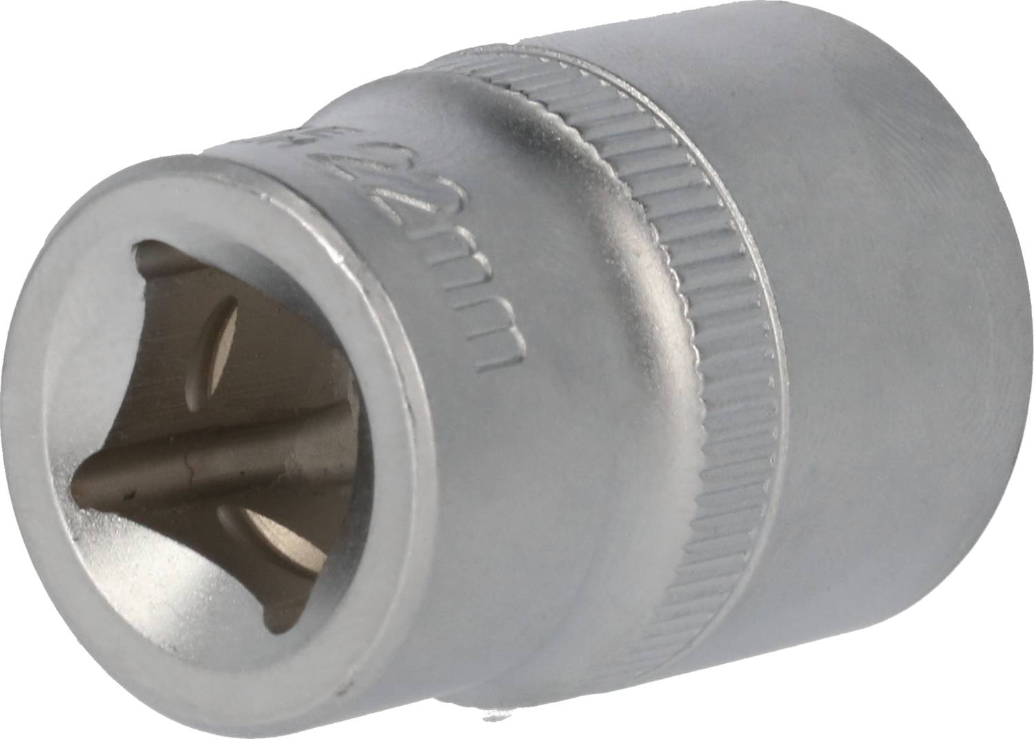 Metallische Stecknuss mit 22 mm Prägung, zylindrische Form, verwendet für Werkzeuge wie Ratschen oder Schraubenschlüssel.