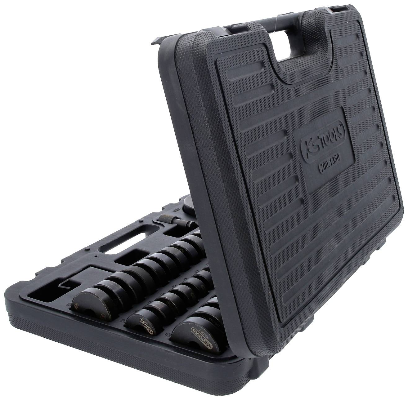 Ein schwarzer Werkzeugkoffer mit Einlagen für Schraubenschlüssel, teilweise geöffnet, zeigt mehrere organisierte Werkzeuge.