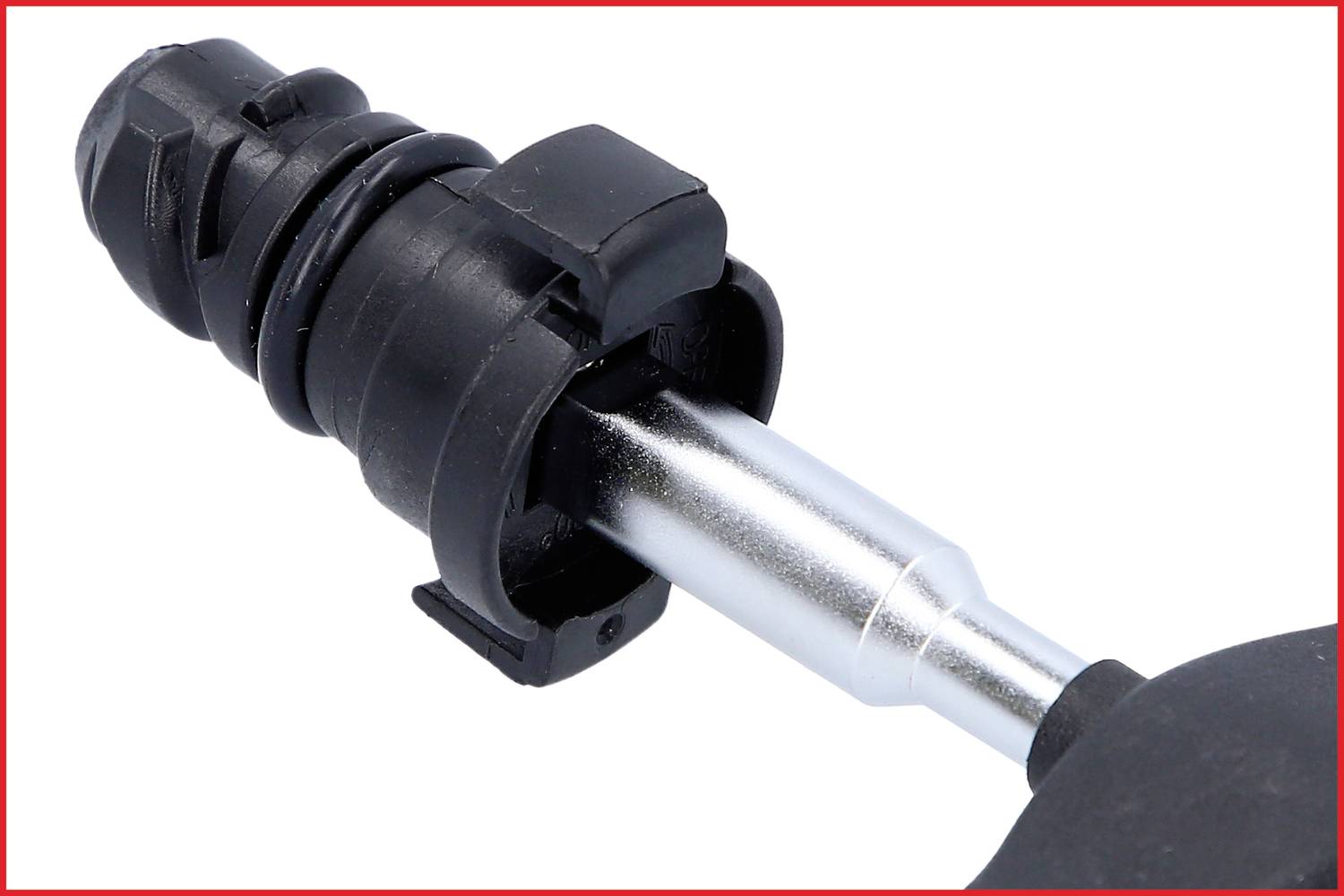 Nahaufnahme eines Metallstiftes mit schwarzem Kunststoffgehäuse.