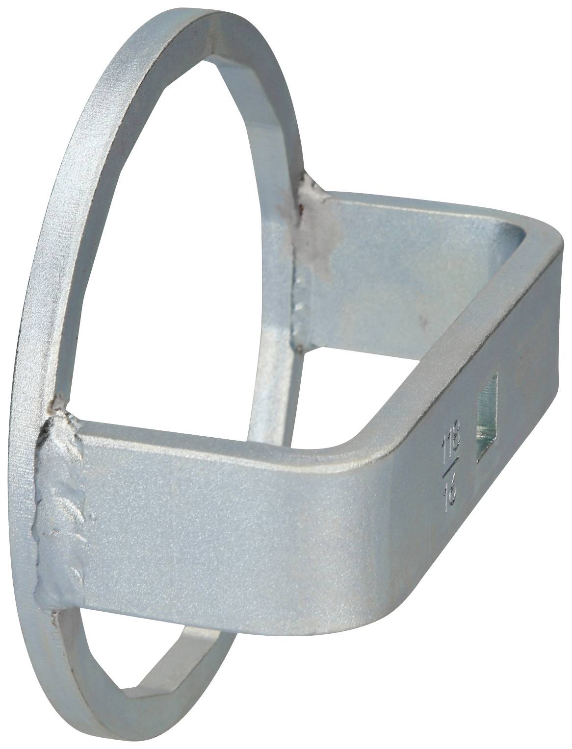 Ein silbernes Metallteil mit einem rechteckigen Ring an einem runden Rahmen, möglicherweise ein Gebrauchsgegenstand oder eine Halterung.
