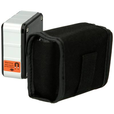 Ein silbernes Gerät mit Magnetwarnung und ein schwarzes Softcase. Das Gerät hat unten einen Magneten und wird gewarnt.