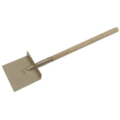 Eine Hacke mit rechteckigem Metallblatt und langem Holzgriff, geeignet für Gartenarbeiten wie das Entfernen von Unkraut.