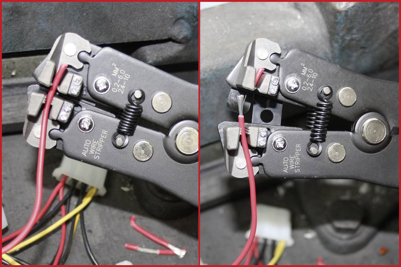 Zwei Bilder von einem automatischen Abisolierwerkzeug, das rote Kabel abisoliert. Links: Kabel teilweise abgezogen, rechts: vollständig abgezogen.