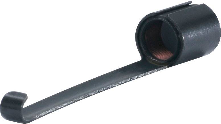 Ein schwarzes, gebogenes Metallteil mit einer runden Öffnung auf einer Seite. Es scheint ein mechanisches Federbauteil zu sein.