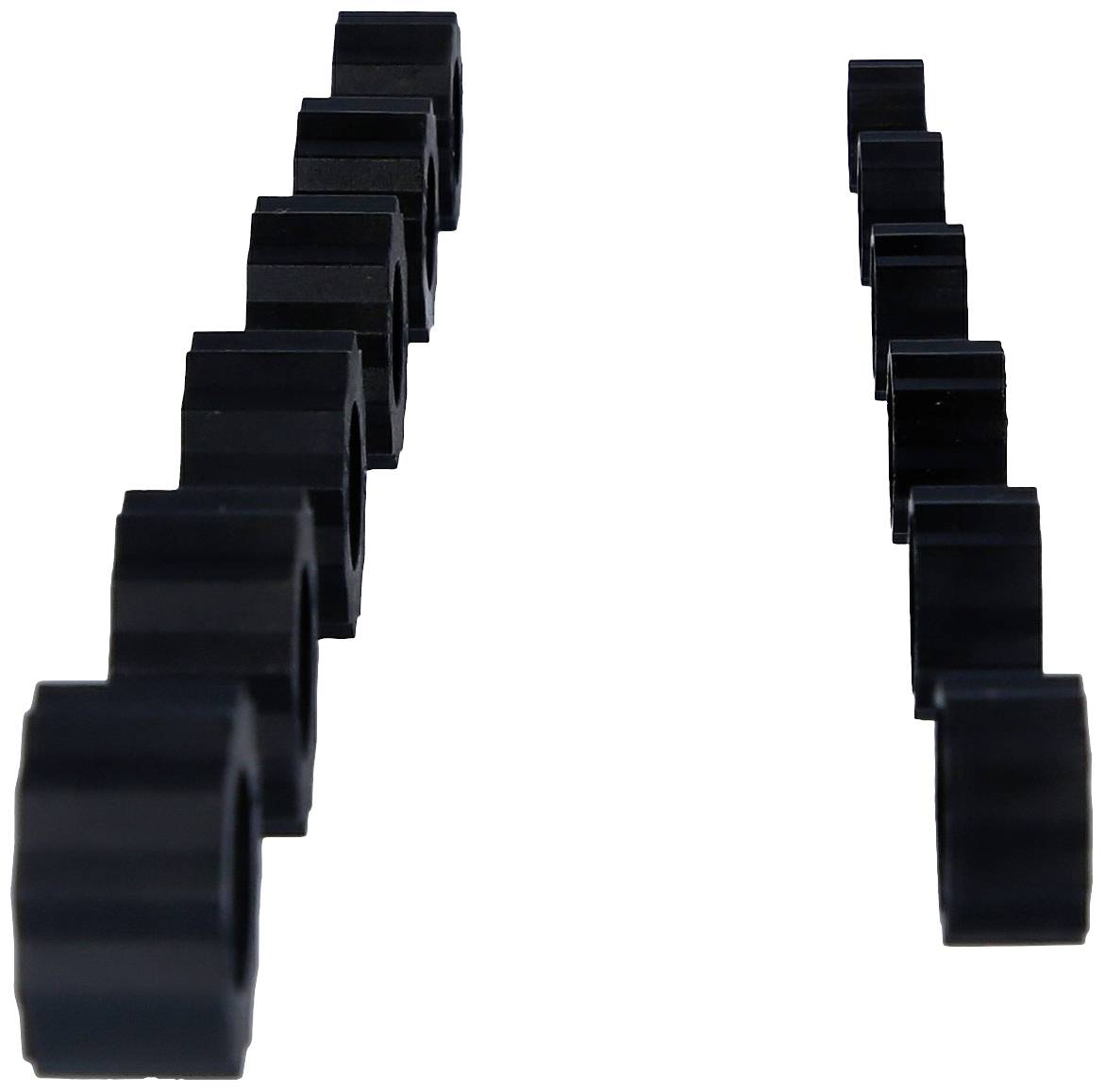 Eine diagonale Anordnung von schwarzen, sechseckigen Schraubenmuttern auf weißem Hintergrund, von links vorne nach rechts hinten verlaufend.