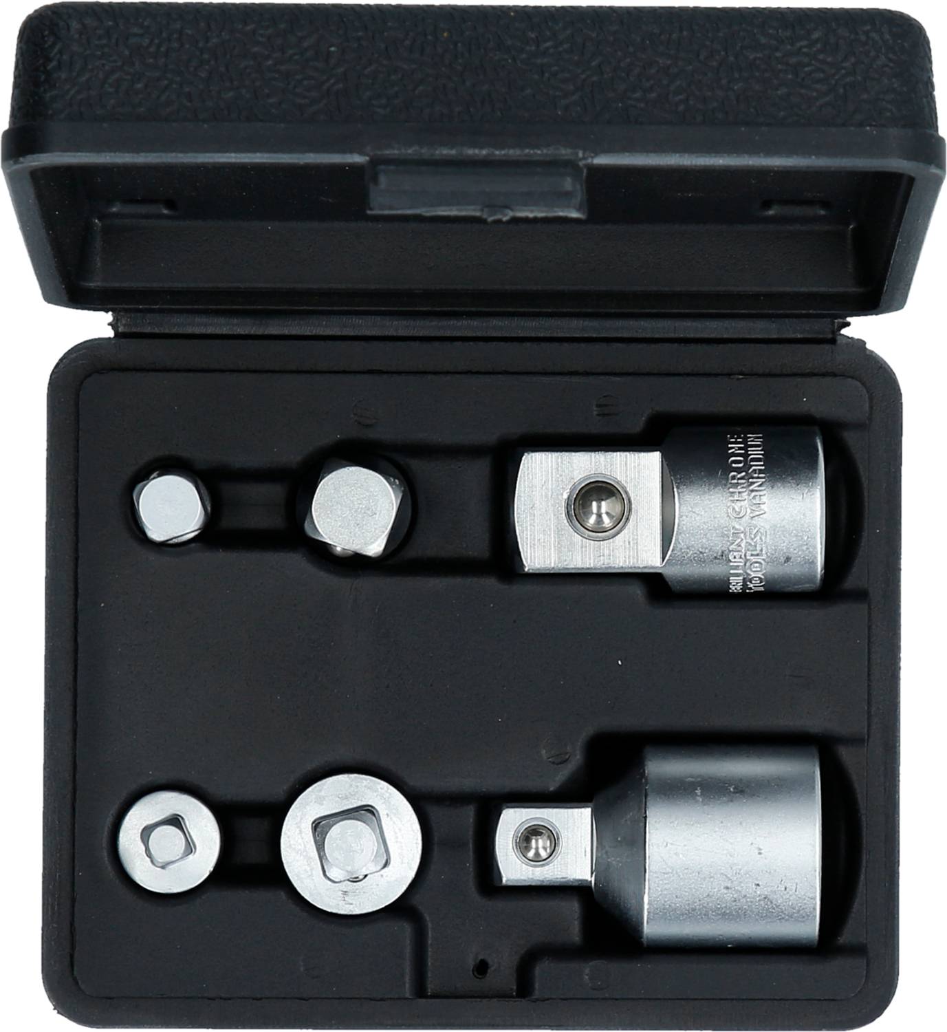 Ein Satz Adapter in einem schwarzen Etui: Vier gewindeförmige Adapter, die für den Einsatz in verschiedenen Werkzeugen geeignet sind.