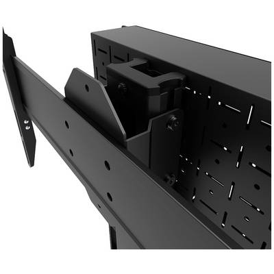 Metallische Halterung mit verschraubten Verbindungen, zur Aufnahme und Befestigung von Bauteilen, vor einem perforierten Panel.