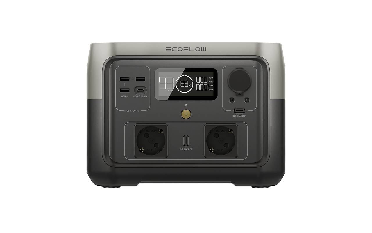 Tragbare Powerstation mit zwei Steckdosen, mehreren USB-Anschlüssen und einem digitalen Display, das den Batteriestand in Prozent zeigt.