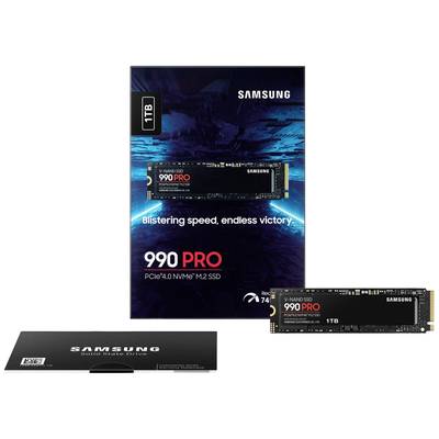 'Samsung 990 PRO 1TB PCIe 4.0 NVMe M.2 SSD' und Verpackung mit Slogan: 'Blistering speed, endless victory'. Technologieprodukt.