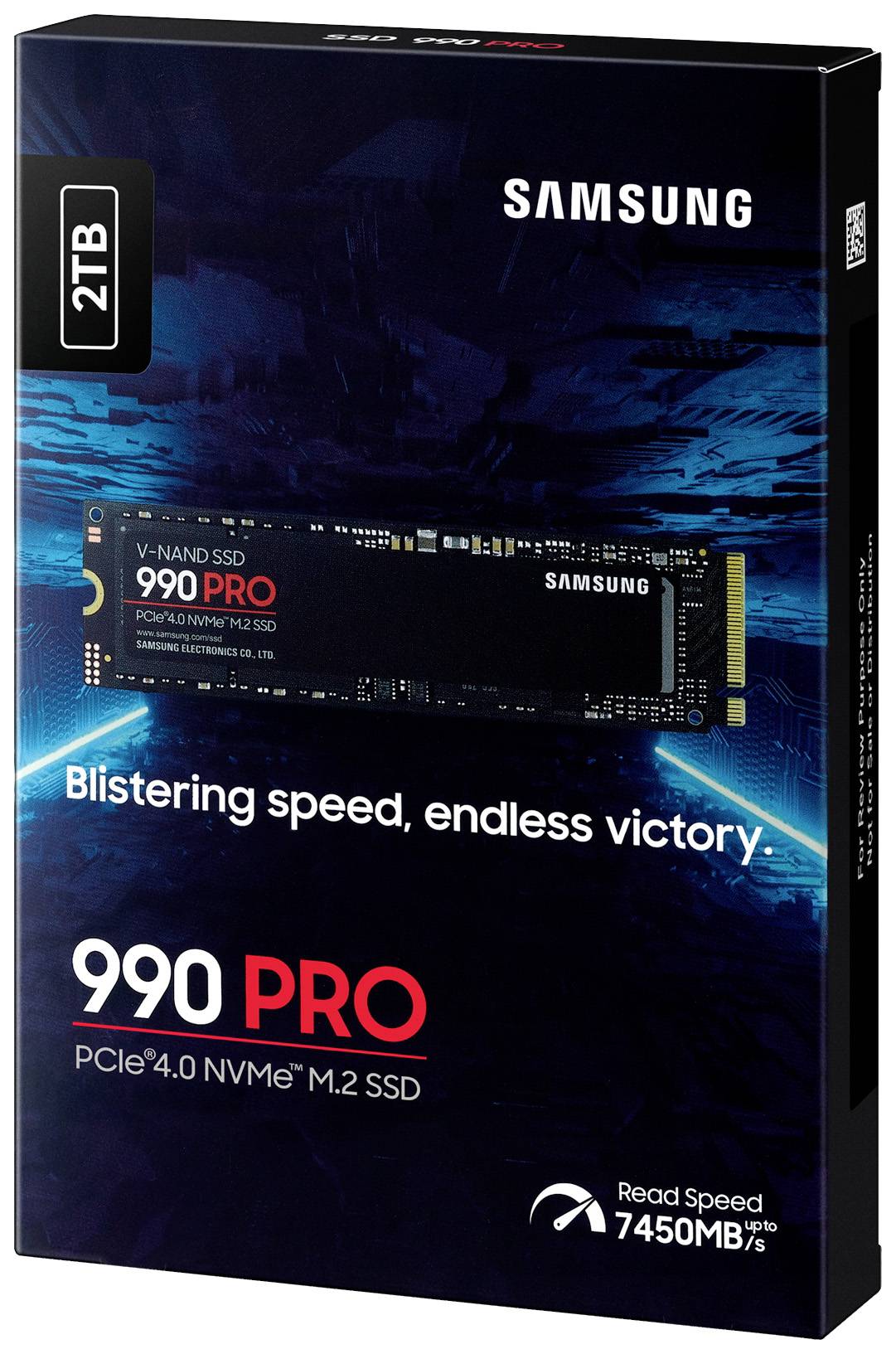 Eine Samsung 990 PRO SSD-Verpackung mit 2 TB Speicherkapazität. Text beschreibt hohe Geschwindigkeit und Leistung, Lesegeschwindigkeit 7450 MB/s.