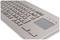 Edelstahl-Tastatur mit integriertem Touchpad, abgeschrägte Kanten und hervorgehobene Beschriftung auf den Tasten, technisches Design.