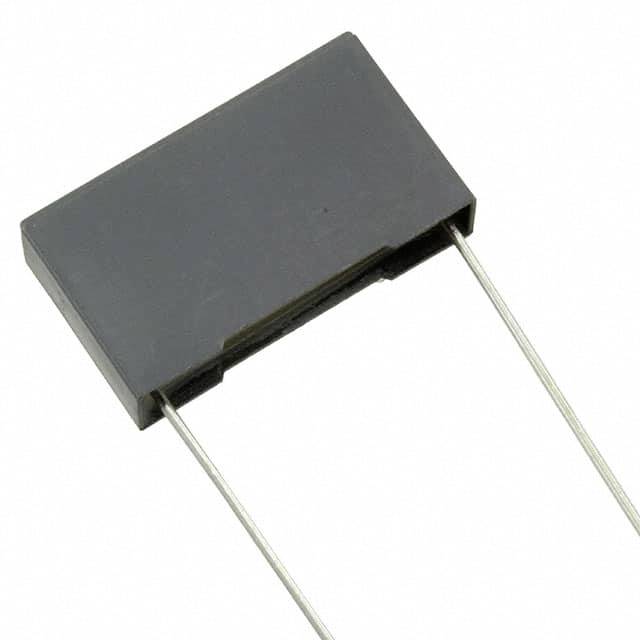 Ein rechteckiger elektronischer Kondensator mit zwei Drahtanschlüssen, oft in elektronischen Schaltungen zur Energiespeicherung verwendet.