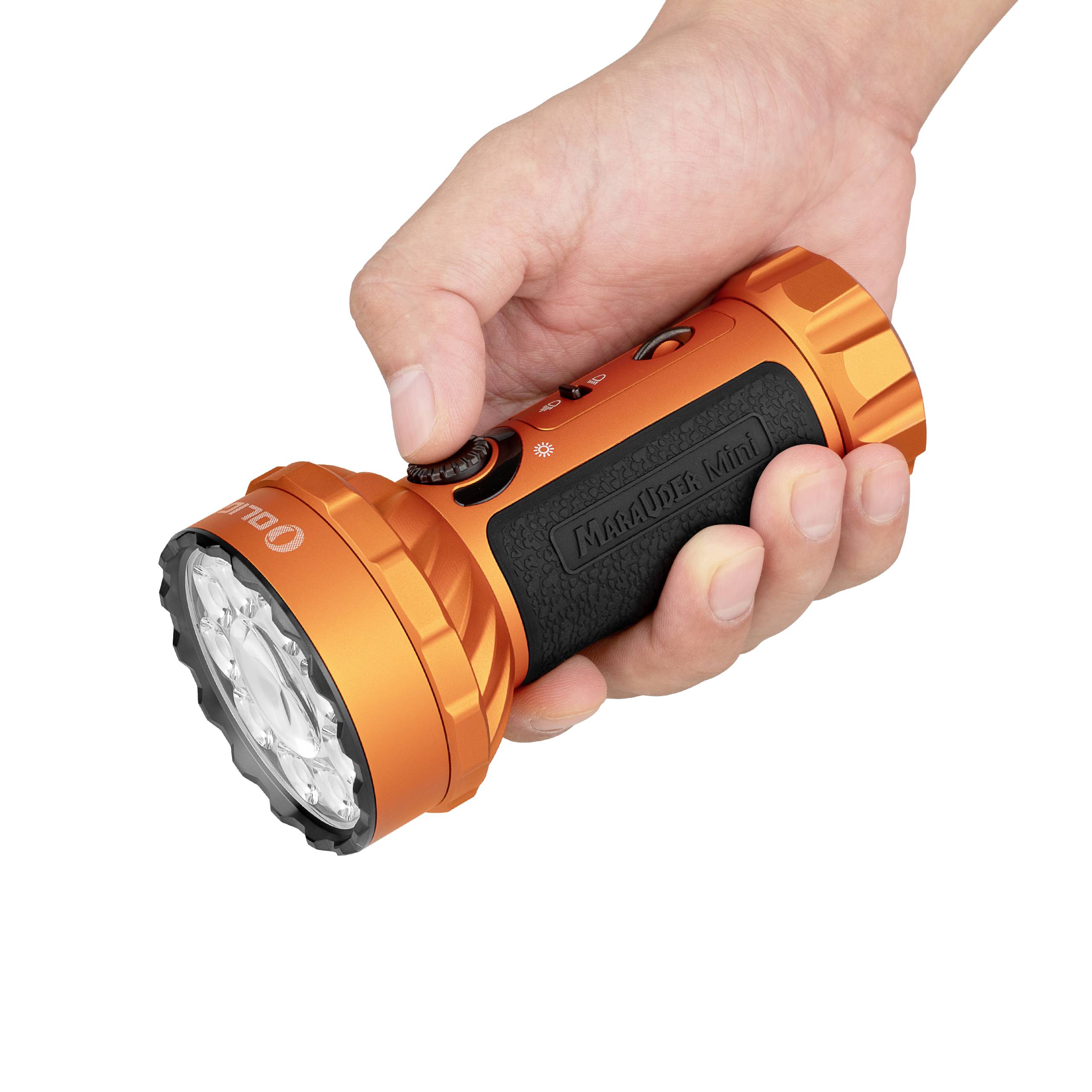 Eine Hand hält eine orangefarbene Taschenlampe mit schwarzem Griff und mehreren LED-Leuchten an der Vorderseite.