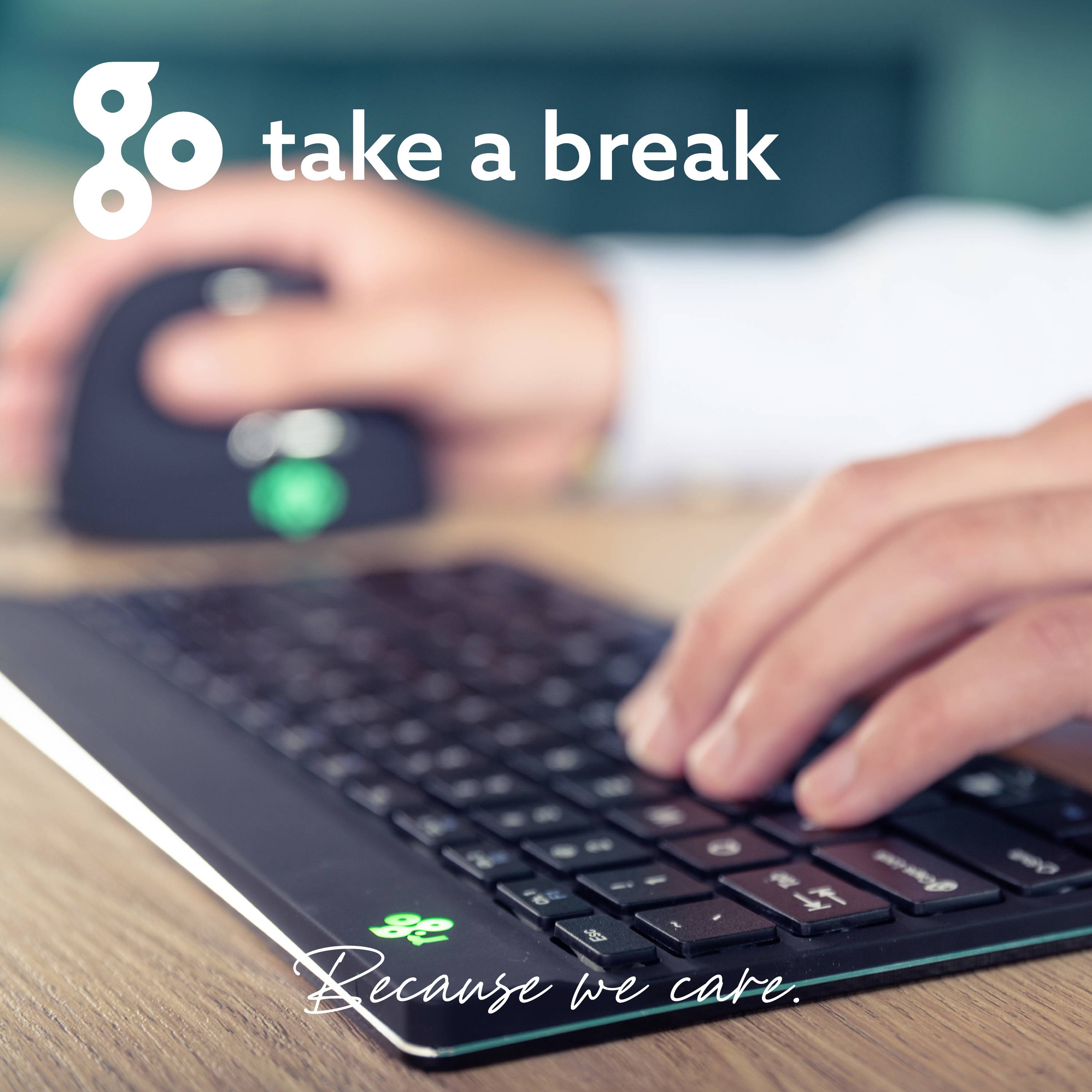 Person tippt auf Tastatur, daneben eine Computermaus. Text: 'take a break', 'because we care'. Entspanntes Arbeiten im Büro-Kontext.