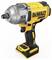 Akkuschlagschrauber mit gelbem und schwarzem Gehäuse, DeWalt-Logo sichtbar. Hochleistungswerkzeug für Schraubarbeiten.