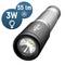 Eine schwarze Taschenlampe mit silbernem Griff, bezeichnet mit '3W' und '55 lm', was Leistung und Helligkeit darstellt.