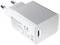 Weißes USB-Ladegerät mit europäischem Stecker, CE-Kennzeichnung und technischen Details aufgedruckt.