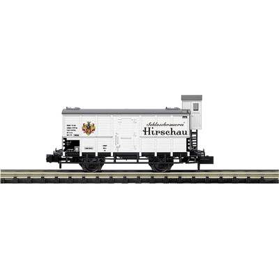 Ein Modellgüterwagen mit der Aufschrift 'Schlossbrauerei Hirschau' und einem Wappen. Der Wagen steht auf Schienen.