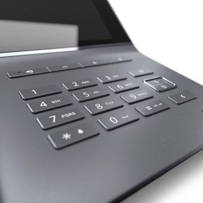 Eine Nahaufnahme einer Tastatur mit Zahlenfeld, das auf einem modernen elektronischen Gerät eingebaut ist.