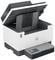 Drucker mit offenem Scannerdeckel, Sicht auf Papierfach und Bedienelemente, Modell: HP LaserJet Tank 2604dw.