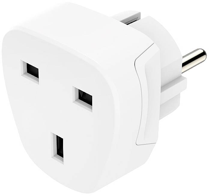 Ein weißer Adapterstecker mit drei rechteckigen Löchern für britische Steckdosen und zwei runden Stiften für europäische Steckdosen.
