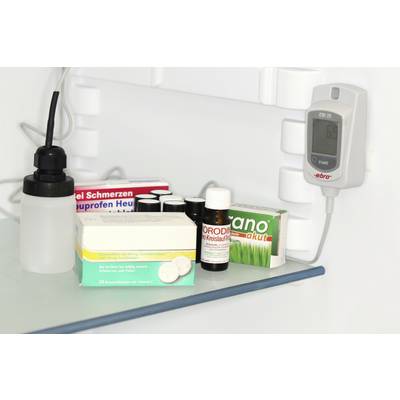 Eine Kühlbox mit Medikamenten, darunter Tabletten und flüssige Medizinfläschchen. Ein Thermometer zeigt die Temperatur an.