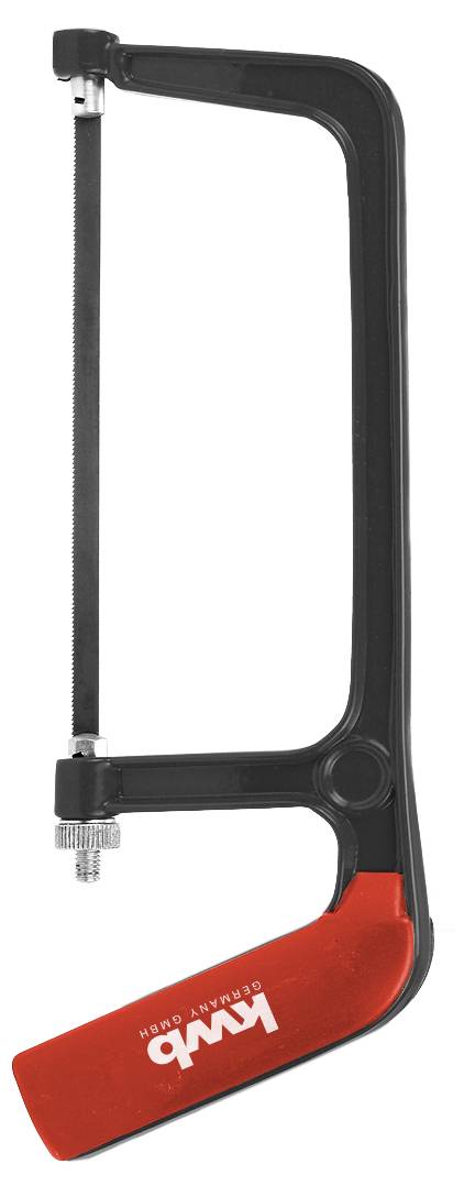 Eine schwarze Metallhandsäge mit einem roten, geschwungenen Griff, beschriftet mit 'KWB', zum Schneiden von Materialien wie Metall oder Kunststoff.